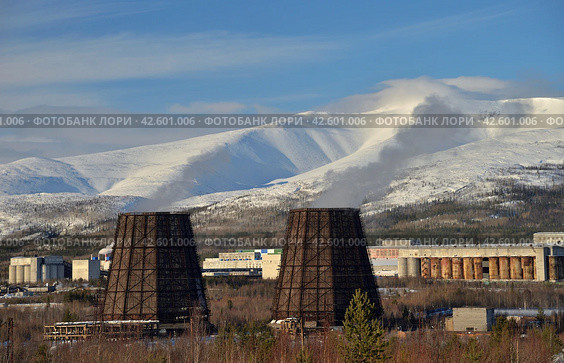 Apatity, Murmansk region, Russia, March 12, 2024: Territory of industrial area of Second apatite-nepheline concentration factory in north of city at foot of Vudyavrchorr Khibin mountain. Редакционное фото, фотограф Алексей Антипов / Фотобанк Лори