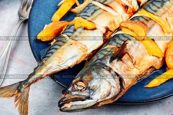 Appetizing mackerel fish roasted with mango. Healthy homemade food. Cookbook recipe.. Baked mackerel with mango. Стоковое фото, агентство Ingram Publishing / Фотобанк Лори