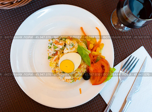 Appetizing Olivier salad with eggs, greens, vegetables, lettuce. Spanish cuisine. Стоковое фото, фотограф Яков Филимонов / Фотобанк Лори