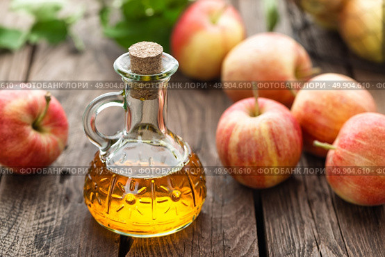 apple cider vinegar. Стоковое фото, агентство Ingram Publishing / Фотобанк Лори