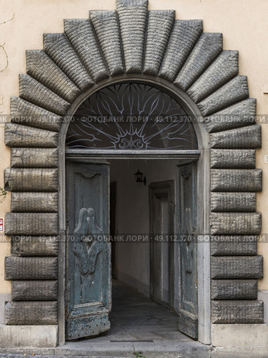 Architectural detail of doorway of a building, Orvieto, Terni Province, Umbria, Italy. Стоковое фото, агентство Ingram Publishing / Фотобанк Лори