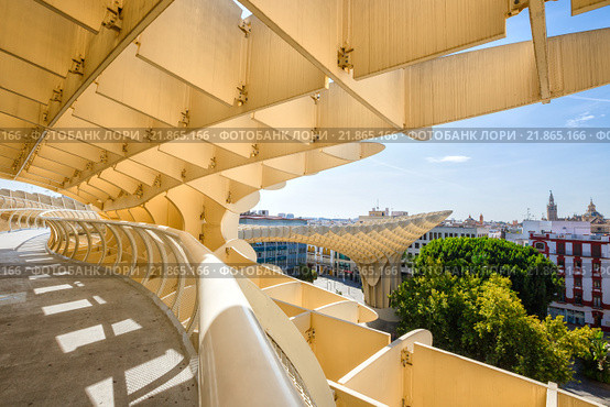 Архитектурные элементы Metropol Parasol in Plaza de la Encarnacion, Испания (2015 год). Стоковое фото, фотограф Ирина Мойсеева / Фотобанк Лори