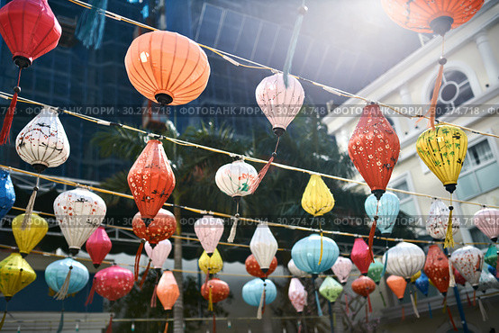 Asian city street decorated with traditional multicolored chinese lanterns. Стоковое фото, фотограф Andriy Bezuglov / Фотобанк Лори