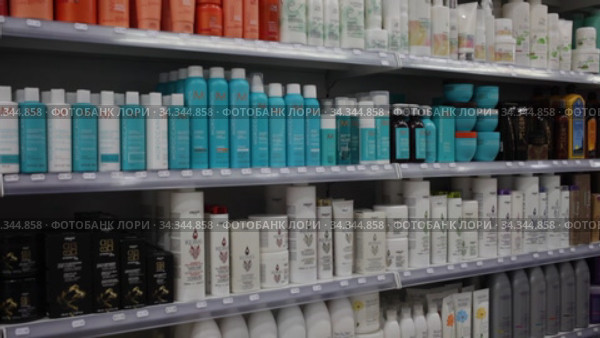 Assortment of haircare products and wigs at cosmetics store (2020 год). Редакционное видео, видеограф Яков Филимонов / Фотобанк Лори