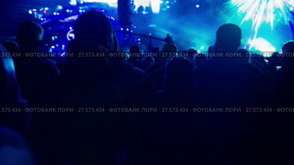 At dance music festival. Стоковое видео, видеограф Roman Larchikov / Фотобанк Лори