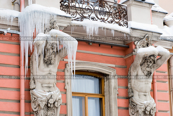 Атланты в сосульках. Санкт-Петербург (2010 год). Стоковое фото, фотограф Александр Щепин / Фотобанк Лори