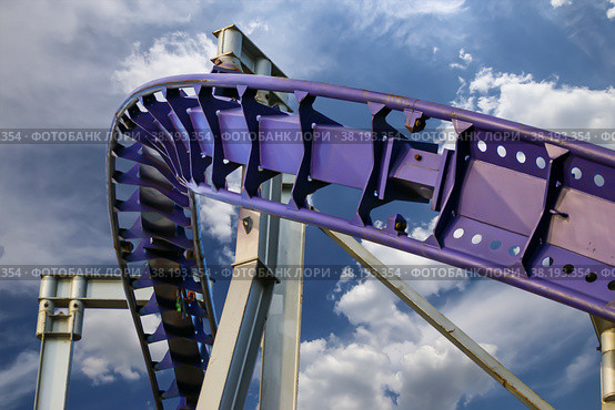 Attraction roller-coaster (switchback) on the background of the cloudy sky. Стоковое фото, фотограф Владимир Журавлев / Фотобанк Лори