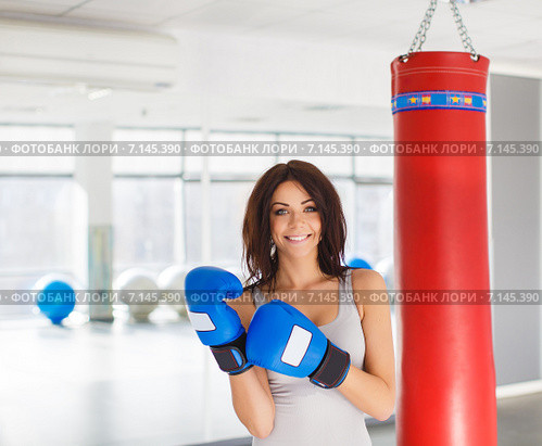 Attractive woman in training for boxing. Стоковое фото, фотограф Александр Савченко / Фотобанк Лори
