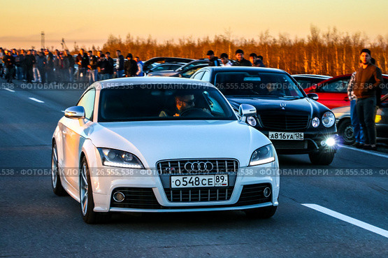 Audi TTS and Mercedes-Benz E55 AMG (2017 год). Редакционное фото, фотограф Art Konovalov / Фотобанк Лори