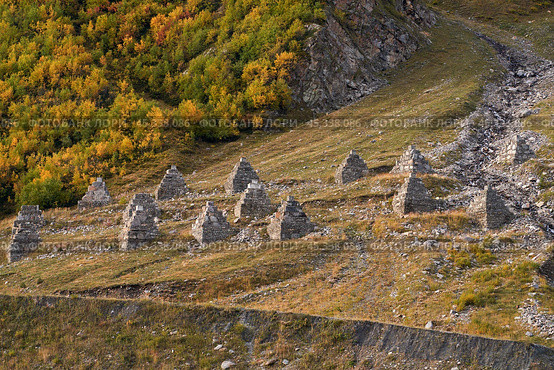 Autumn mountain slope with avalanche protection structure of many pyramids. Стоковое фото, фотограф Роман Дзюбало / Фотобанк Лори