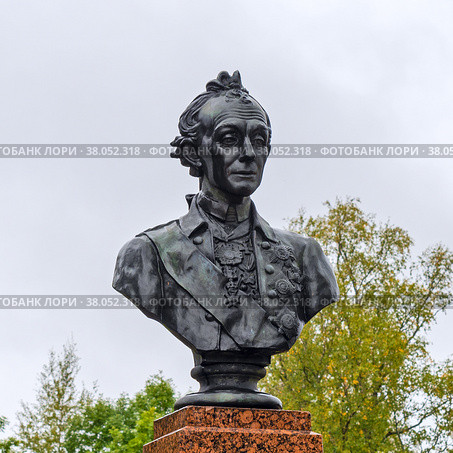 А.В. Суворов. Бюст в Кончанском-Суворовском. Новгородская область (2021 год). Редакционное фото, фотограф Александр Щепин / Фотобанк Лори