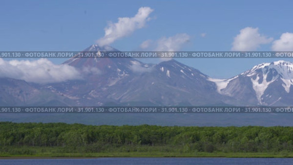 Авачинский вулкан. Стоковое видео, видеограф А. А. Пирагис / Фотобанк Лори