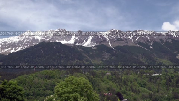 Австрийские Альпы в городе Инсбрук. Австрия. Май. Austrian Alps in the city Innsbruck. Austria. May. Стоковое видео, видеограф Горшков Александр / Фотобанк Лори