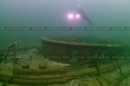 Австрийский колесный пароход немецких ВМФ - "Дюрнштайн" (построенный в 1892 году) потопленный в Черном море во времена ВОВ. Стоковое фото, фотограф Некрасов Андрей / Фотобанк Лори