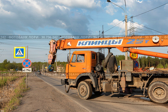 Автокран КС-65719-1К-1 «КЛИНЦЫ» (2019 год). Редакционное фото, фотограф Александр Щепин / Фотобанк Лори