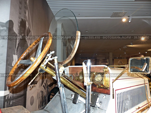 Автомобиль "American LaFrance Type 12 Tourer", 1917 г., 3-ступенчатая, мощность 100 л.с., США. Модель Type 12 выпускалась с 1911 по 1925 год. Музей автомобильной техники. Верхняя Пышма, Россия, сентябрь 2020. Редакционное фото, фотограф Сергей Елизарьев / Фотобанк Лори