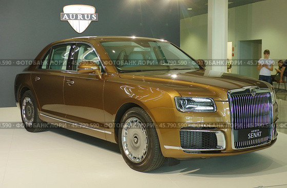 Автомобиль "Aurus Senat", выставка "Иннопром-2019", Екатеринбург. Редакционное фото, фотограф Алексей Иванов / Фотобанк Лори