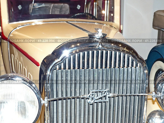 Автомобиль ""Buick 32-90 5-passenger Sedan"", 1930 г., 8-цилиндровый, 113 л.с., США. Стал прототипом первого советского автомобиля представительского класса «Красный Путиловец» Л-1. Музей автомобильной техники. Верхняя Пышма, Россия, (2020 год) Редакционное фото, фотограф Сергей Елизарьев / Фотобанк Лори