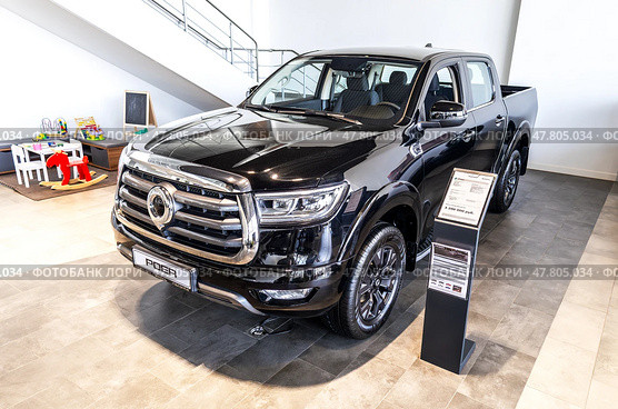 Автомобиль Haval GWM Poer внутри в официальном дилерском центре. Китайский производитель автомобилей. Редакционное фото, фотограф FotograFF / Фотобанк Лори