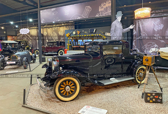 Автомобиль Hupmobile S-series ("Хапмобил" S-серии), 1930 г. Автомузей "Автомобили мира", Москва (2023 год). Редакционное фото, фотограф Мария Кылосова / Фотобанк Лори