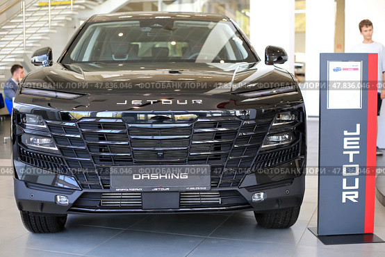 Автомобиль JETOUR DASHING в автосалоне Авторусь. Московская область, Подольск, пр-т Юных Ленинцев, дом 1И. Редакционное фото, фотограф Яна Королёва / Фотобанк Лори