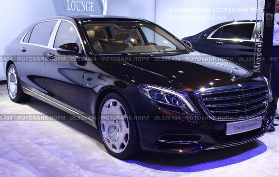 Автомобиль Mercedes-Maybach S400 4Matic (2016 год). Редакционное фото, фотограф Данила Васильев / Фотобанк Лори