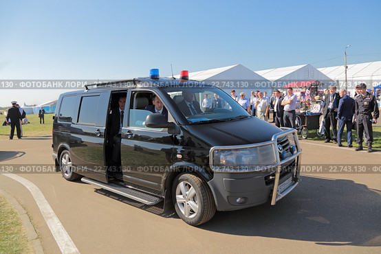 Автомобиль охраны ФСО на Международном авиационно-космическом салоне МАКС-2015. Редакционное фото, фотограф Игорь Долгов / Фотобанк Лори