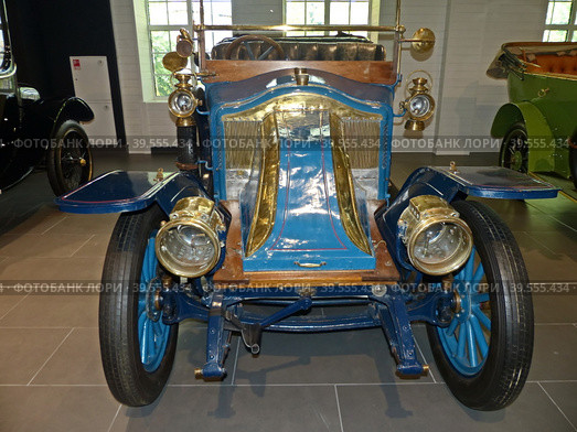 Автомобиль "Renault Type DM (11 CV) Tourer", 1913 г., фаэтон, 4-цилиндровый, 4-ступенчатый, 75 км/ч, 20 л.с., Франция. Выпускался с 1913 по 1914 год. Музей автомобильной техники. Верхняя Пышма, Россия, сентябрь 2020. Редакционное фото, фотограф Сергей Елизарьев / Фотобанк Лори