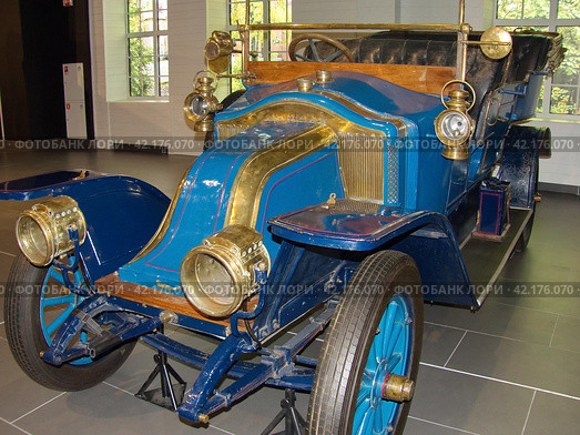 Автомобиль "Renault Type DM (11 CV) Tourer", 1913 г., фаэтон, 4-цилиндровый, 4-ступенчатый, 75 км/ч, 20 л.с., Франция. Выпускался с 1913 по 1914 год. Музей автомобильной техники. Верхняя Пышма, Россия (2022 год). Редакционное фото, фотограф Сергей Елизарьев / Фотобанк Лори
