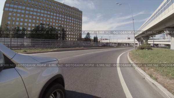 Автомобиль съезжает с автомагистрали, проспект Обуховской обороны, Санкт-Петербург, Стоковое видео, видеограф Кекяляйнен Андрей / Фотобанк Лори