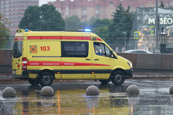 Автомобиль Скорой медицинской помощи. Город Москва (2022 год) Редакционное фото, фотограф YuryKara / Фотобанк Лори