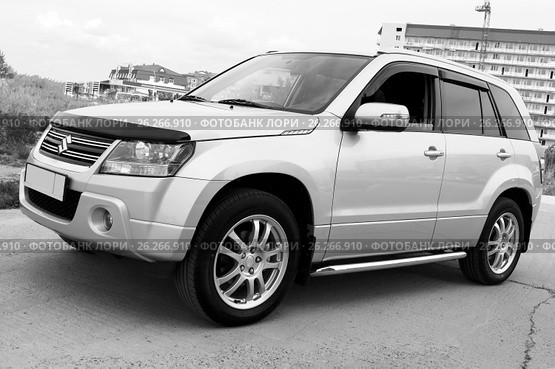 Автомобиль Suzuki Grand Vitara 2012, припаркованный на улице города (2016 год). Редакционное фото, фотограф Chere / Фотобанк Лори