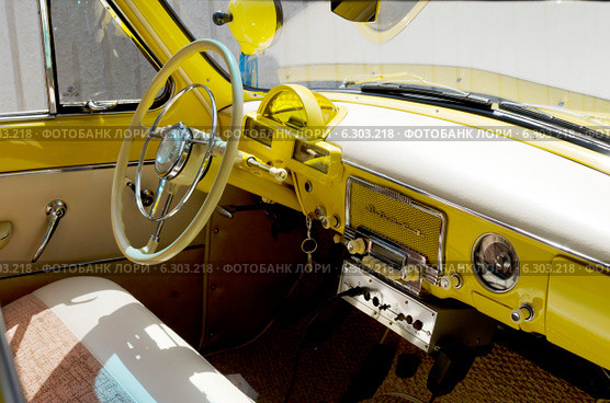 Автомобиль Волга ГАЗ-21 "милиция" (2012 год). Редакционное фото, фотограф Борис Останкович / Фотобанк Лори