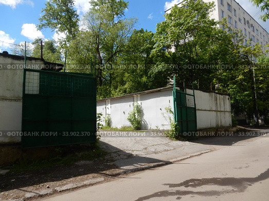 Автостоянка. Байкальская улица, владение 42-44. Район Гольяново. Город Москва (2020 год). Редакционное фото, фотограф lana1501 / Фотобанк Лори