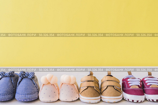 baby concept with different pairs shoes. Resolution and high quality beautiful photo. baby concept with different pairs shoes. High quality beautiful photo concept. Стоковое фото, агентство Ingram Publishing / Фотобанк Лори