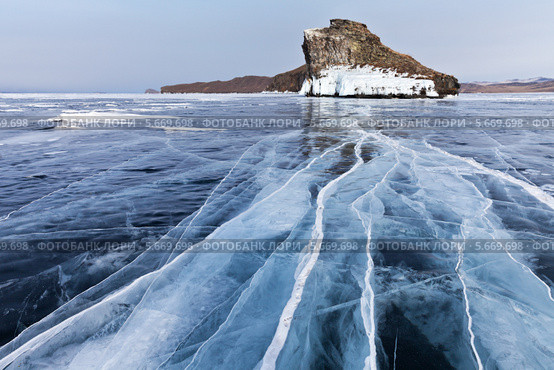 Байкал. Пролив Малое море зимой. Полуостров Кобылья Голова. Стоковое фото, фотограф Виктория Катьянова / Фотобанк Лори