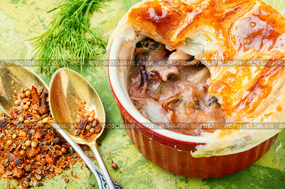 Baked seafood with bread cap.Squid and mussel julienne.Cream seafood soup.. Seafood soup or julienne. Стоковое фото, агентство Ingram Publishing / Фотобанк Лори
