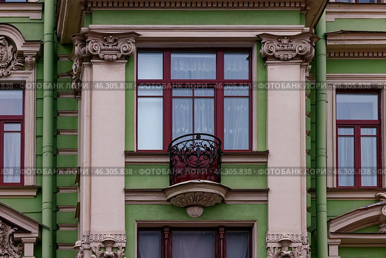 Балкон. Доходный дом А. В. Ратькова-Рожнова. Санкт-Петербург, Кирочная улица, 32-34. Редакционное фото, фотограф Александр Селезнев / Фотобанк Лори