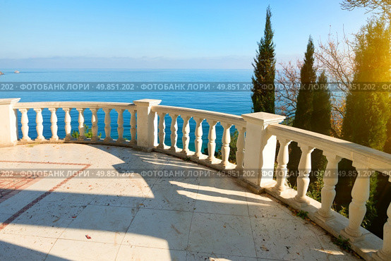 Balustrade in a city park near sea. Стоковое фото, агентство Ingram Publishing / Фотобанк Лори