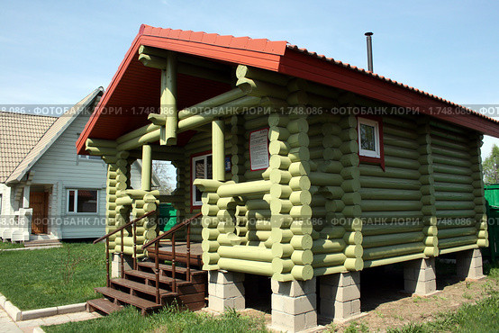Баня на выставочной площадке дачных домов (2010 год). Редакционное фото, фотограф Lana / Фотобанк Лори
