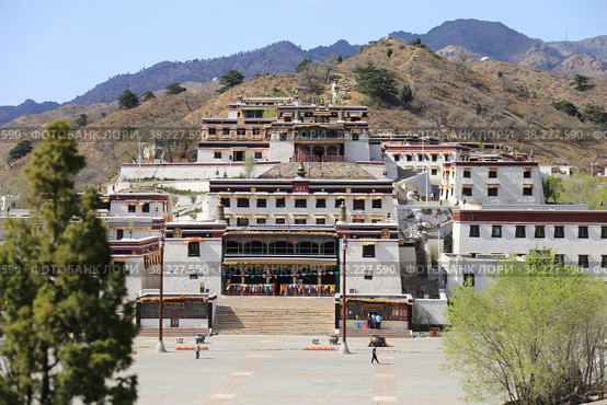 Baotou, Inner Mongolia, China, buildings of Wudangzhao Lamasery. Уданчжао- крупнейший ламаистский монастырь во Внутренней Монголии, Китай (2018 год). Стоковое фото, фотограф Римма Тельнова / Фотобанк Лори