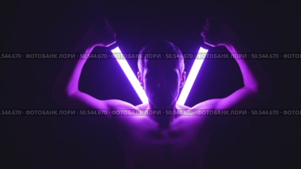 Bare-Chested Man Drawing Two Glowing Neon Tubes from His Back. Стоковое видео, видеограф Илья Шаматура / Фотобанк Лори