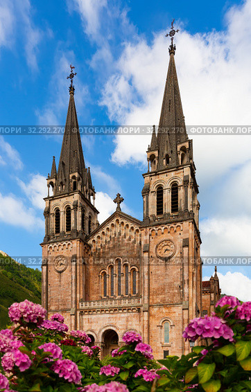 Basilica of Covadonga, Spain (2019 год). Стоковое фото, фотограф Яков Филимонов / Фотобанк Лори