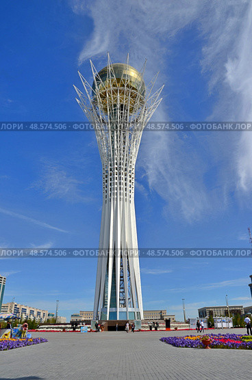 Bayterek Tower in Astana. symbol of Kazakhstan (2011 год). Редакционное фото, фотограф Александр Карпенко / Фотобанк Лори