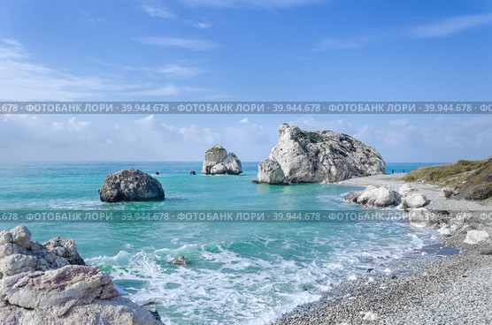 Beach of Aphrodite in Cyprus. Rock of Aphrodite, beaches of Cyprus. Petra tou Romiou, famous as a birthplace of Aphrodite. (2019 год). Стоковое фото, фотограф Elena Titova / Фотобанк Лори