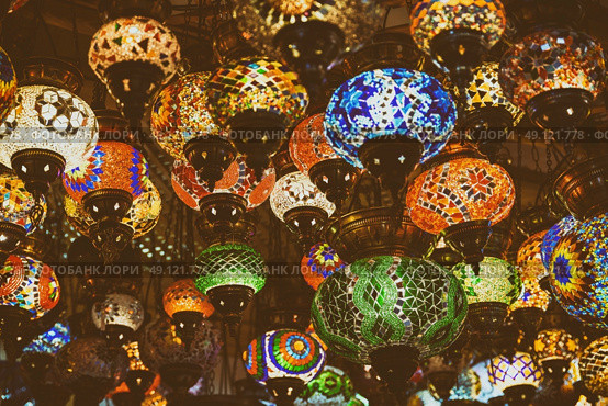 Beautiful Colored Arabian Lamps In Oriental Grand Bazaar Of Istanbul. Стоковое фото, агентство Ingram Publishing / Фотобанк Лори