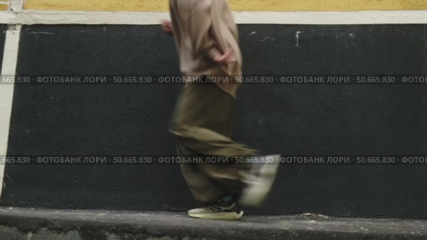 Beautiful gen z young woman dancing contemporary dance against urban wall. Стоковое видео, видеограф Маргарита Кирьякова / Фотобанк Лори