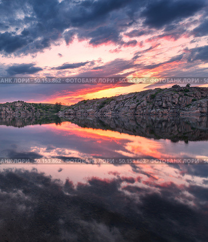 Beautiful landscape. Colorful sunset at the lake with clouds reflected in water. . Стоковое фото, агентство Ingram Publishing / Фотобанк Лори