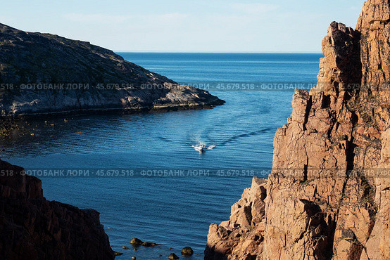 Beautiful landscapes of the Teriberka Nature Park. The reserve of the Barents Sea coast. Стоковое фото, фотограф Глущенко Елена / Фотобанк Лори