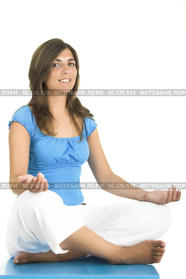 Beautiful woman meditating . Стоковое фото, агентство Ingram Publishing / Фотобанк Лори